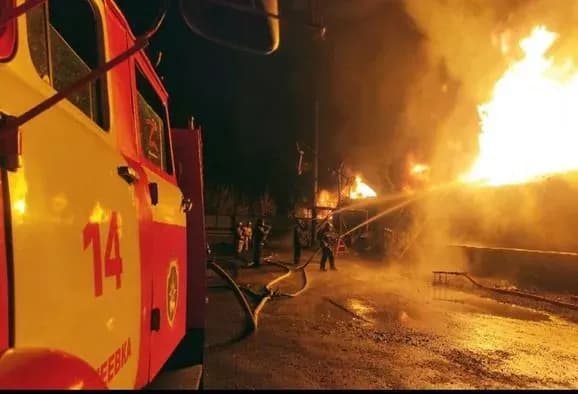 v-okupovaniy-makiyivtsi-vnochi-stalasya-bavovna-na-naftobazi-pokazali-video