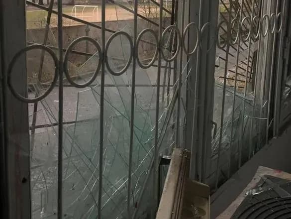 kherson-pid-masovanim-obstrilom-okupanti-potsilili-v-medichni-ustanovi-ye-ruynuvannya