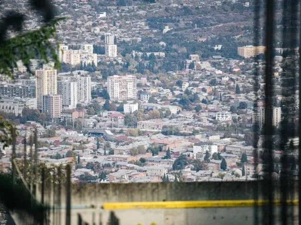 na-foni-zbilshennya-kilkosti-bizhentsiv-u-tbilisi-zrostaye-vartist-orendi-kvartir