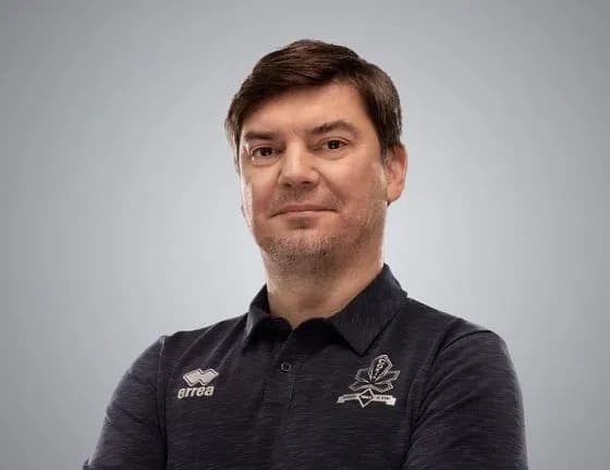 gromadyanina-rf-simchuka-keruvati-dyussh-sokil-ta-vikhovuvati-yunikh-khokeyistiv-priznachiv-guttsayt