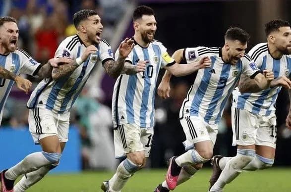 v-argentini-ogolosheno-vikhidniy-dlya-svyatkuvannya-peremogi-na-chs-2022