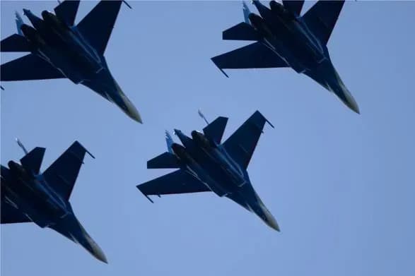 rosiya-maye-namir-postaviti-iranu-24-vinischuvachi-su-35-v-obmin-na-droni-kamikadze-zmi