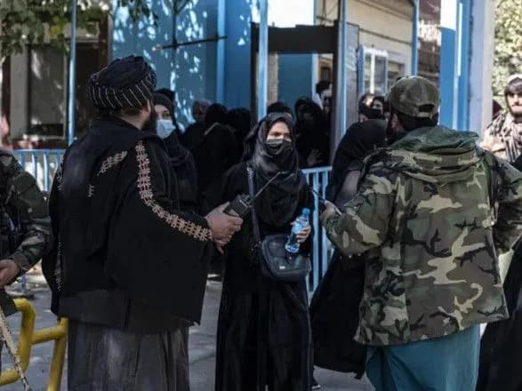 radbez-oon-zasudzhuye-zaboroni-rukhu-taliban-schodo-zhinok-v-afganistani