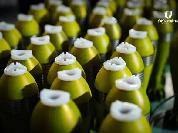 ukrayina-rozgornula-seriyne-virobnitstvo-82-mm-oskolkovikh-min-na-potuzhnostyakh-odniyeyi-z-krayin-nato