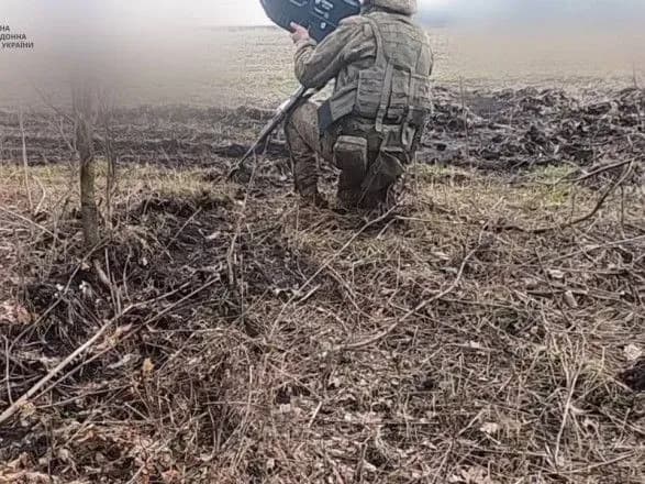 shpiguvav-za-pozitsiyami-prikordonniki-zbili-dron-okupantiv-na-luganschini
