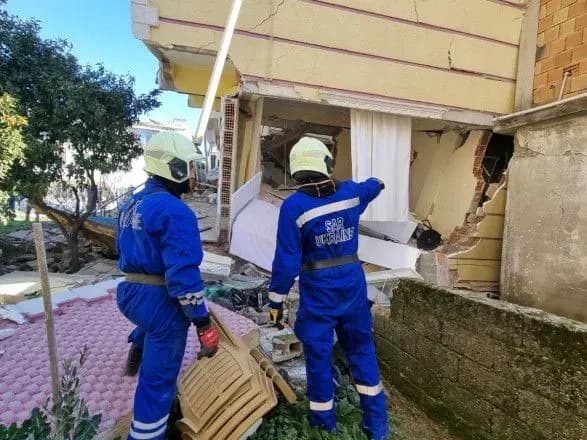 zhivikh-ne-znayshli-ukrayinski-ryatuvalniki-vzhe-rozibrali-32-zavali-v-turechchini