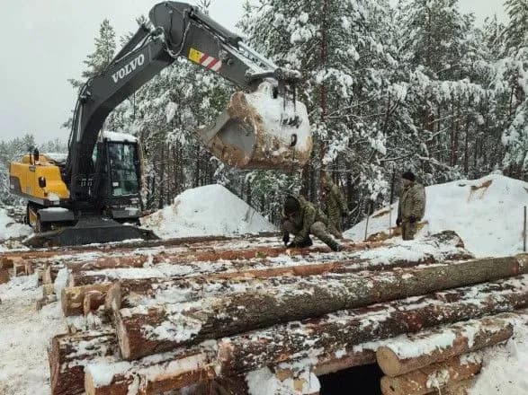 prikordonniki-posilyuyut-oblashtuvannya-pivnichnogo-kordonu-foto