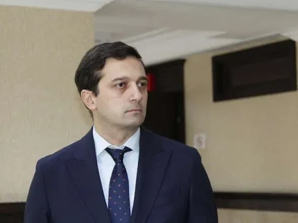 protesti-u-gruziyi-novogo-ombudsmena-zustrili-krikami-rab-zakidali-yaytsyami-i-oblili-vodoyu