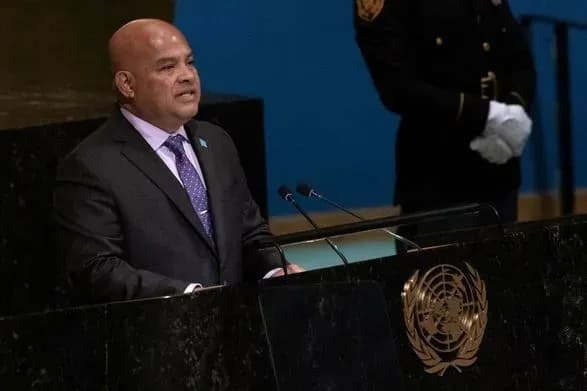 prezident-mikroneziyi-zvinuvativ-kitay-u-khabarnitstvi-ta-politichniy-viyni