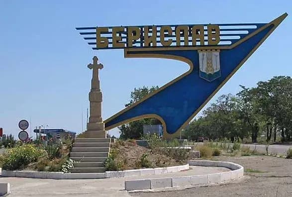 okupanti-obstrilyali-berislav-na-khersonschini-potsilili-u-zhitloviy-budinok-muzey-ta-redaktsiyu-gazeti