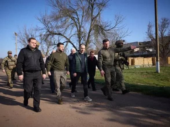 zelenskiy-priyikhav-na-khersonschinu-oznayomivsya-z-perebigom-vidnovlennya-infrastrukturi