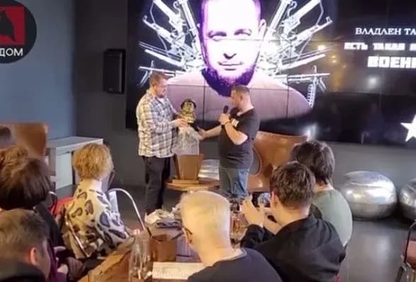 vbivstvo-vladlena-tatarskogo-u-merezhi-zyavilos-povne-video-teraktu-u-kafe-prigozhina