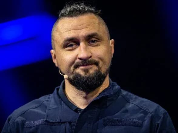 zelenskiy-uviv-do-skladu-stavki-golovnokomanduvacha-kamishina