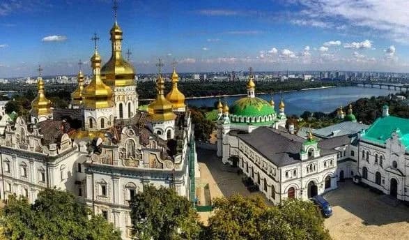 na-teritoriyi-lavri-situatsiya-spokiyna-u-lyudey-pereviryayut-dokumenti-politsiya