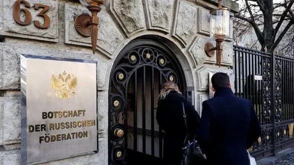 nimechchina-masovo-visilaye-rosiyskikh-diplomativ-mzs-rf-poobitsyalo-dzerkalnu-vidpovid