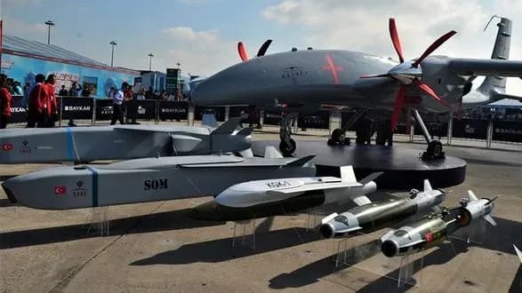 ukrayina-pidpisala-tri-novi-ugodi-z-virobnikom-baykar