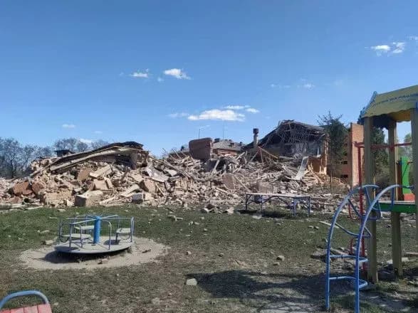 okupanti-vdarili-po-chernigivschini-kerovanimi-aviabombami-zaginula-14-richna-ditina-sche-dvoye-lyudey-poraneno