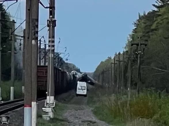 na-bryanschini-pidirvali-zaliznichni-koliyi-perekinulos-ponad-20-vagoniv-vantazhnogo-poyizda