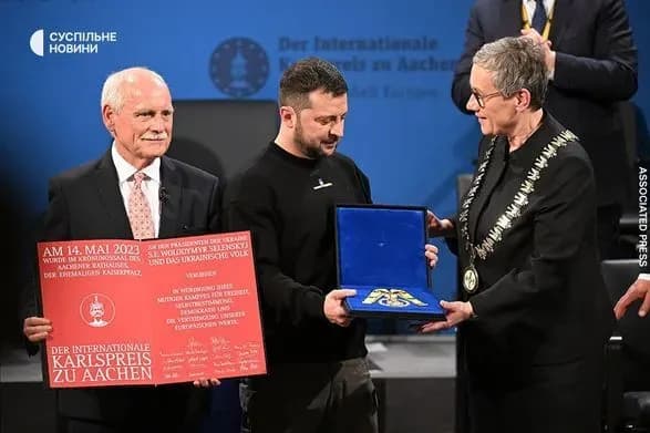 zelenskomu-vruchili-premiyu-im-karla-velikogo