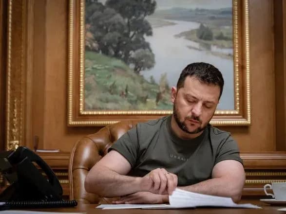 zelenskiy-zibrav-stavku-govorili-pro-situatsiyu-na-peredoviy-posilennya-artileriyi-i-ppo