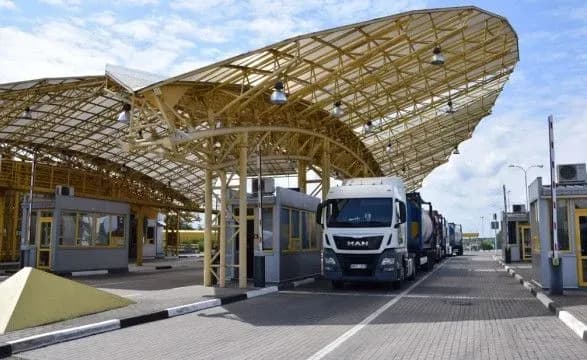 polski-fermeri-dostrokovo-pripinili-protesti-na-prikordonnomu-perekhodi-v-dorogusku