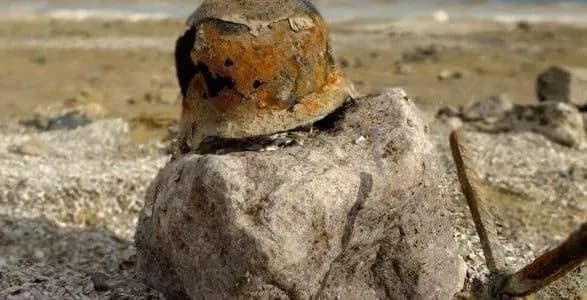 pokazali-foto-artefakiv-yaki-znayshli-na-dni-kakhovskogo-vodoskhovischa