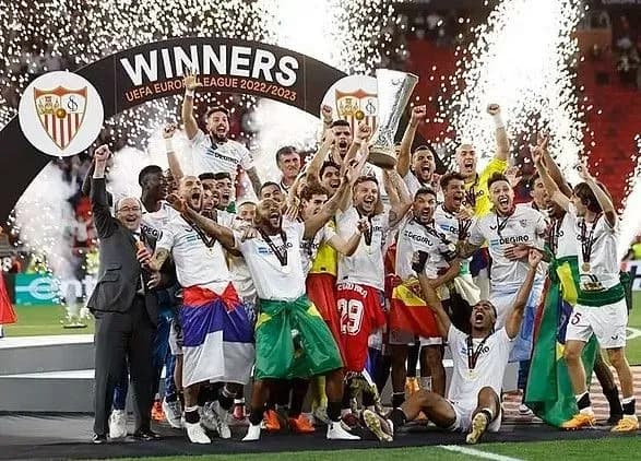 peremozhets-ligi-yevropi-cherez-borgi-vlashtovuye-masoviy-rozprodazh-futbolistiv-osnovnogo-skladu-zmi