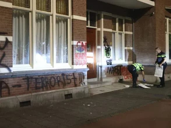 v-niderlandakh-rozgromili-posolstvo-bilorusi