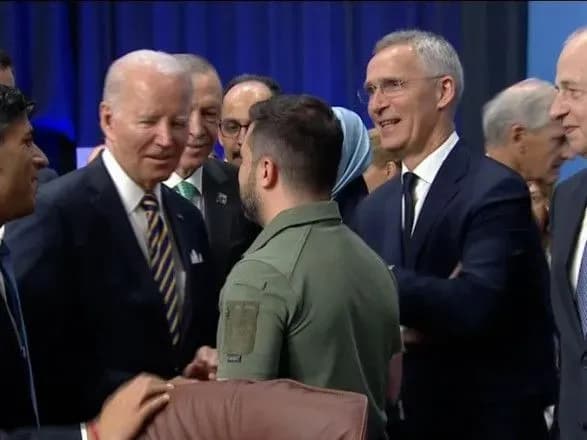 zelenskiy-na-samiti-nato-zustrivsya-z-baydenom-zmi-pokazali-foto