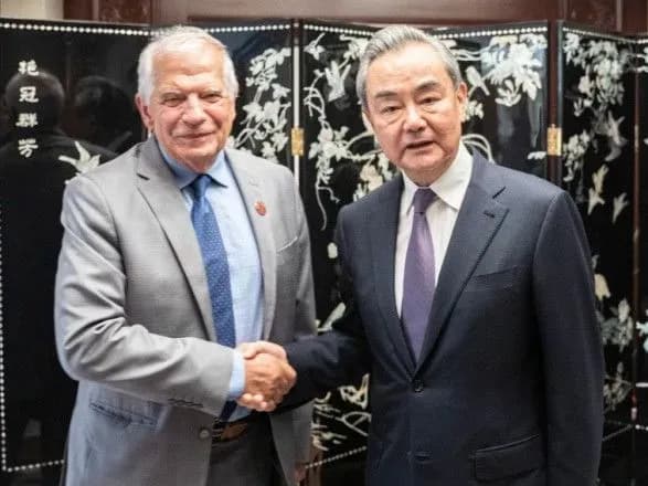 borrel-zayaviv-top-diplomatu-kitayu-pro-ochikuvannya-schodo-roli-pekina-u-pripinenni-viyni-rf-proti-ukrayini