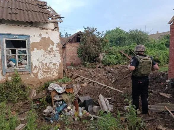 okupanti-obstrilyali-kostyantinivku-vbili-podruzhzhya-ta-poshkodili-shkolu