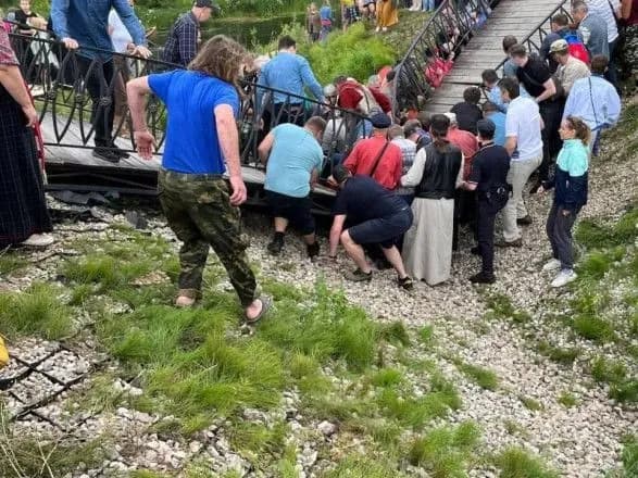 u-rf-sklavsya-navpil-pishokhidniy-mist-odna-lyudina-zaginula-sche-devyat-postrazhdali