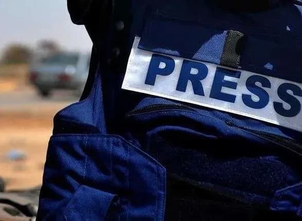 rashisti-vdarili-kasetnimi-boyepripasami-po-druzhkivtsi-operator-dw-otrimav-poranennya