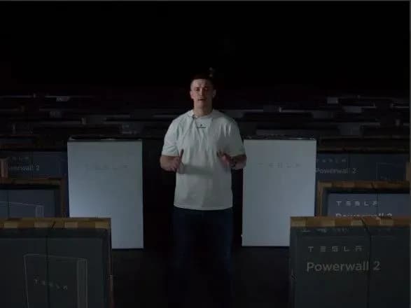 potuzhni-poverbanki-dlya-kritichnoyi-ta-sotsialnoyi-infrastrukturi-ukrayina-otrimala-508-novikh-tesla-powerwall