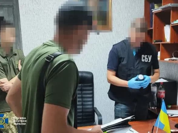 posadovets-tsentru-komplektuvannya-na-poltavschini-za-khabari-dopomagav-ukhilyatisya-vid-sluzhbi-sbu