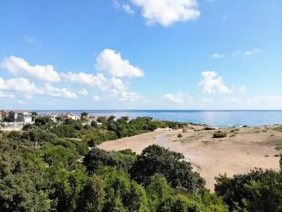 na-uzberezhzhi-turechchini-znayshli-28-nerozirvanikh-artileriyskikh-snaryadiv