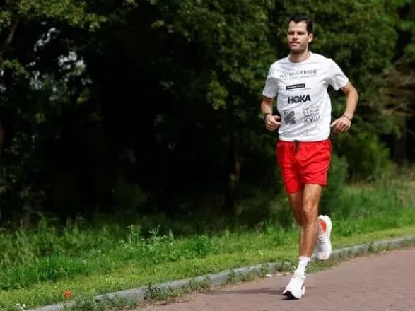 ultrabigun-bizhit-z-amsterdama-do-kiyeva-2500-km-schob-zibrati-groshi-na-shvidki-dlya-ukrayini