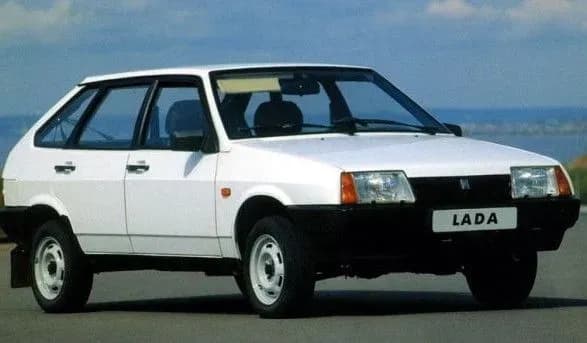 putin-khoche-peresaditi-chinovnikiv-na-rosiyski-avto-u-avtopromi-skazali-scho-nemaye-mashin