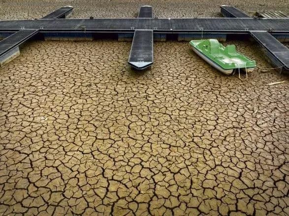 u-kataloniyi-ogolosili-rezhim-ns-cherez-posukhu