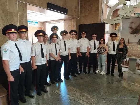 kino-zaradi-peremogi-kinomobil-z-voyennoyu-dramoyu-zavitav-na-zaporizhzhya