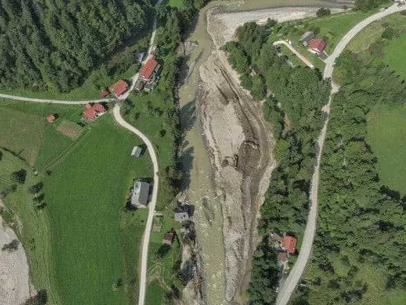 u-sloveniyi-ukrayinski-ryatuvalni-zminili-napryamok-rusla-richki