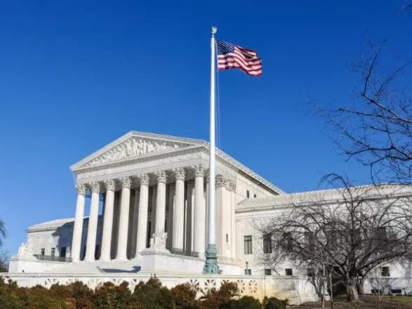 u-ssha-cholovik-poshiryuvav-pornografichni-foto-kolishnoyi-sud-priznachiv-shtraf-u-rozmiri-1-2-mlrd-dolariv