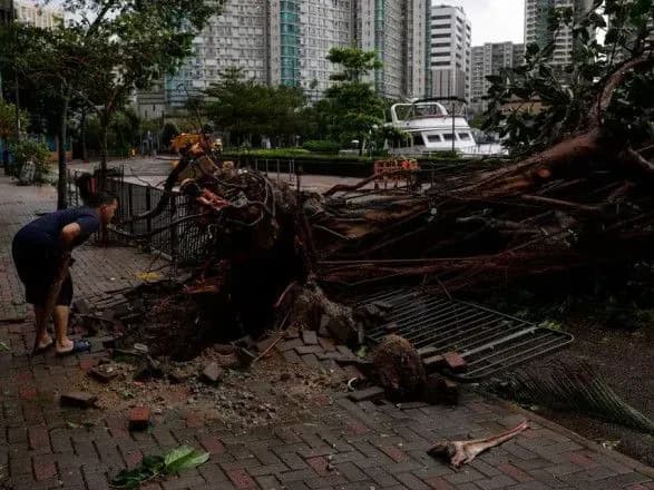 tayvan-nakriye-pershiy-za-chotiri-roki-tayfun-skasovano-aviareysi-ta-evakuyovano-tisyachi-lyudey