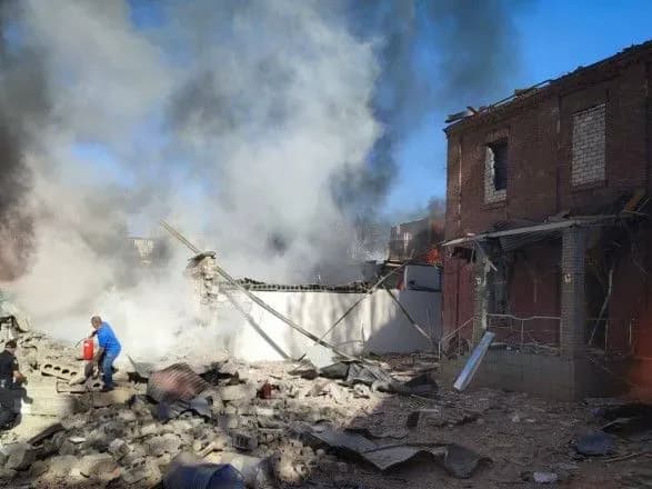 u-krivomu-rozi-rosiyska-raketa-potsilila-v-adminbudivlyu-vidomo-pro-odnogo-zagiblogo-ye-poraneni