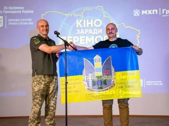 kino-zaradi-peremogi-kinomobil-zavitav-do-prikordonnikiv-odeskogo-zagonu