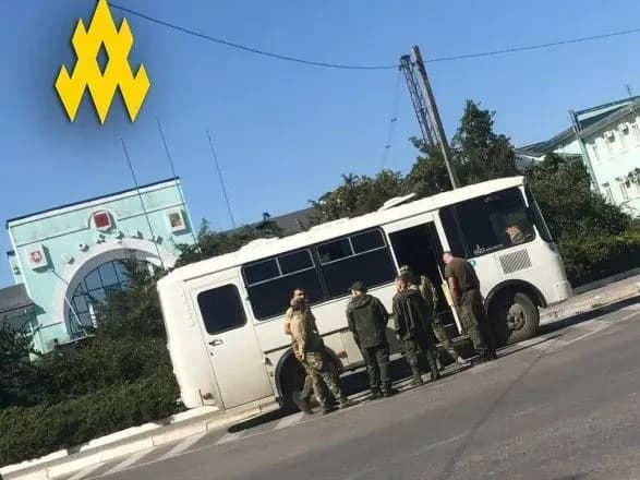 rosiya-masovo-perekidaye-kavkaztsiv-do-krimu-partizani