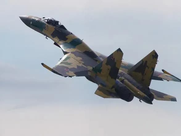 rosiyani-zbilisviy-zhe-litak-su-35-nad-tokmakom-zmi
