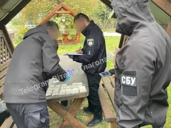 na-zakarpatti-vikrili-osvityan-khabarnikiv-ova