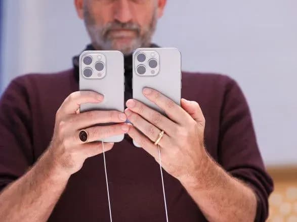 apple-planuye-zaprovaditi-shtuchniy-intelekt-na-vsikh-svoyikh-pristroyakh-bloomberg