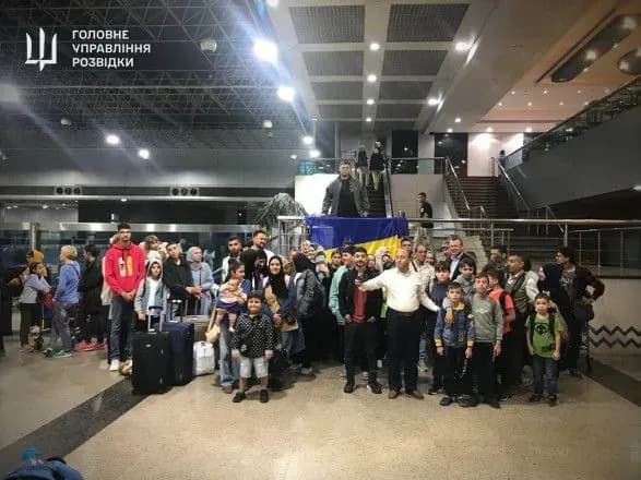 evakuyovani-z-sektoru-gazi-ukrayintsi-povertayutsya-na-batkivschinu-gur-mo